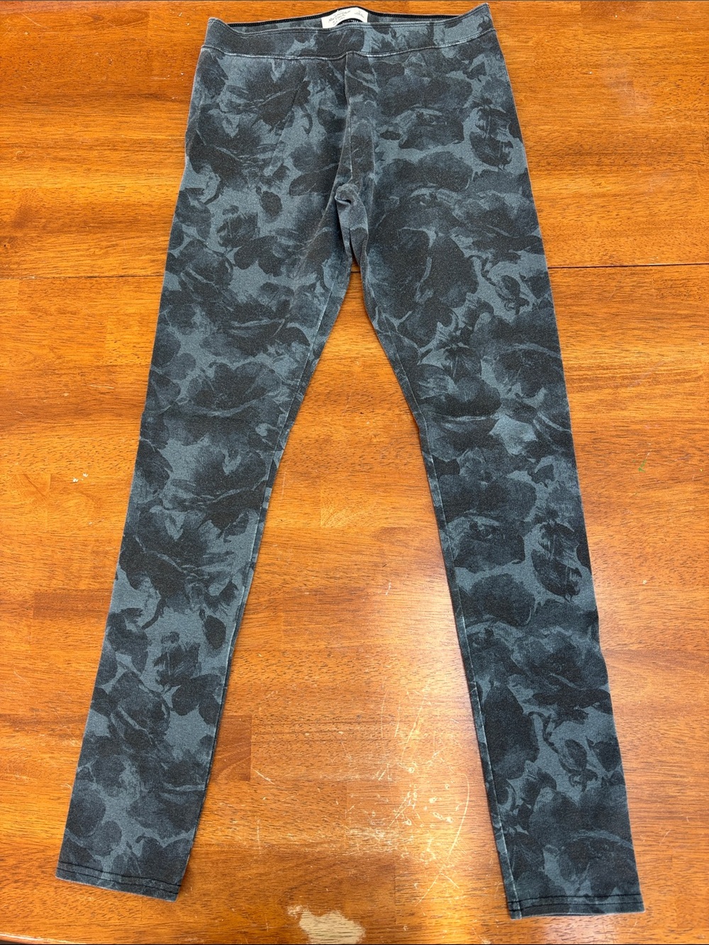 Abercrombie & Fitch Black and Charcoal Floral-Print Leggings